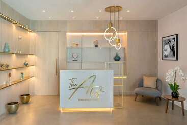 هتل The Wb Abu Dhabi, Curio Collection By Hilton