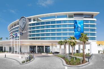 هتل The Wb Abu Dhabi, Curio Collection By Hilton