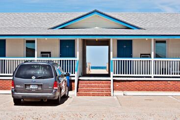 Dolphin Oceanfront Motel   Nags Head
