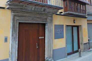 Elvira Suites