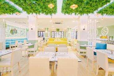Gloria Izaro Club