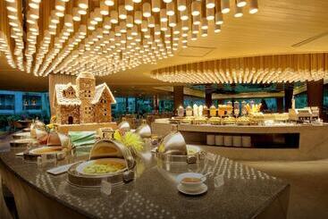 Graceland Khaolak Beachfront Resort