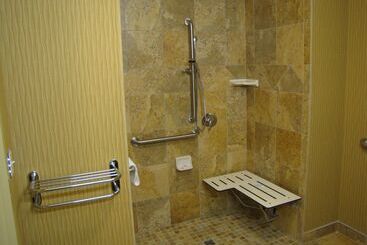 Hampton Inn & Suites Jamestown, Nd