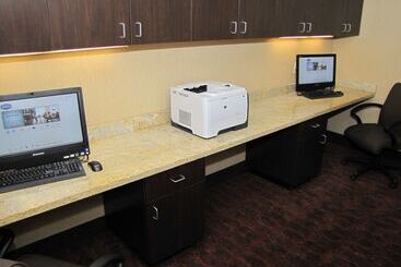 Hampton Inn & Suites Jamestown, Nd