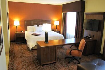 Hampton Inn & Suites Jamestown, Nd
