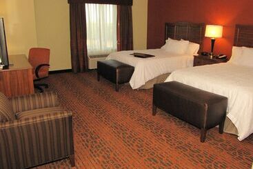 Hampton Inn & Suites Jamestown, Nd