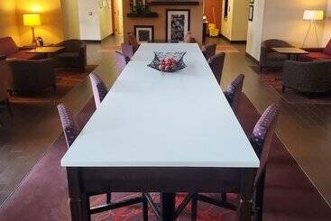 Hampton Inn & Suites Jamestown, Nd