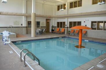 Hampton Inn & Suites Jamestown, Nd