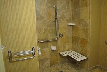 Hampton Inn & Suites Jamestown, Nd