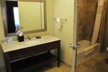 Hampton Inn & Suites Jamestown, Nd
