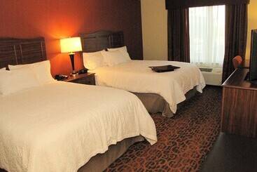 Hampton Inn & Suites Jamestown, Nd
