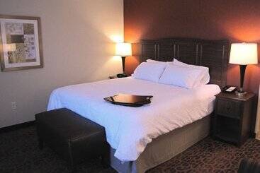 Hampton Inn & Suites Jamestown, Nd
