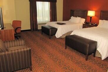 Hampton Inn & Suites Jamestown, Nd