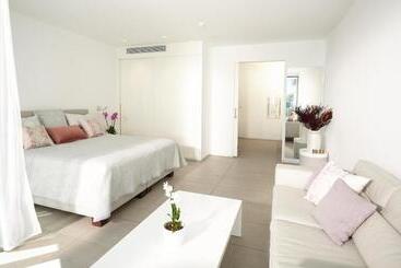 هتل Baobab Suites