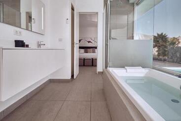 هتل Baobab Suites