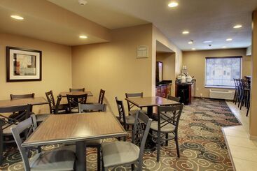 ホテル Cobblestone Inn & Suites  Rugby