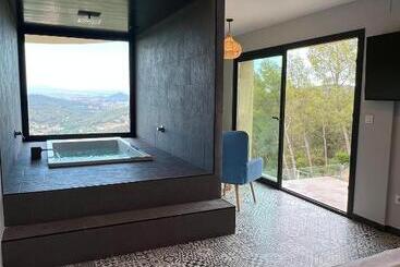 هتل El Petit Mirador