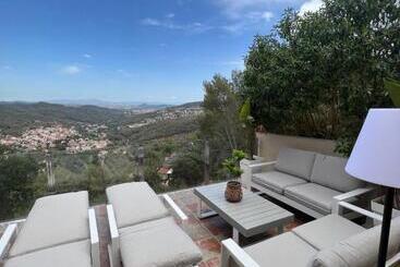هتل El Petit Mirador