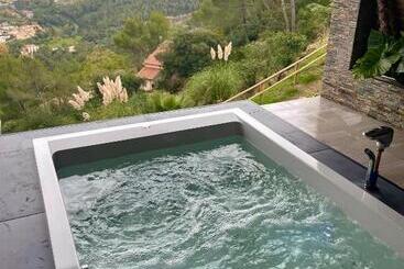هتل El Petit Mirador