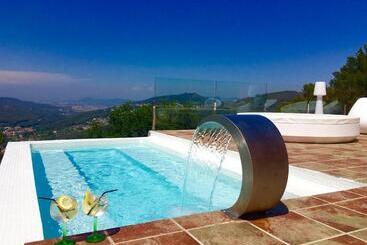 هتل El Petit Mirador