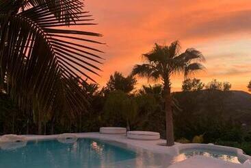 هتل El Petit Mirador