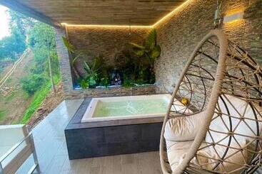 هتل El Petit Mirador
