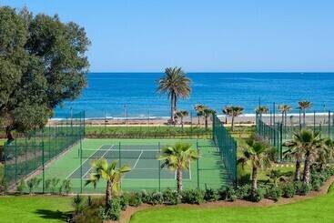 Estepona Hotel & Spa Resort
