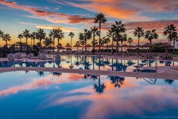 Estepona Hotel & Spa Resort