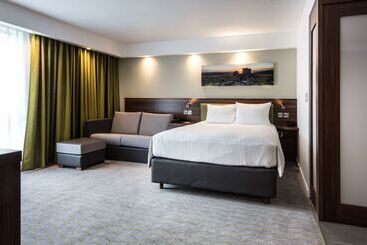 هتل Hampton By Hilton Exeter Airport