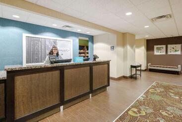هتل Hampton Inn Huntington University Area