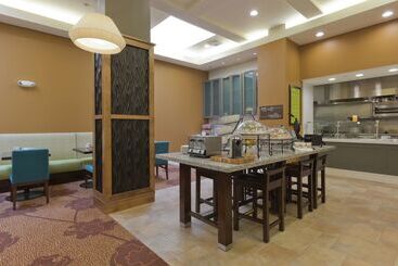 هتل Hilton Garden Inn Lincoln Downtown/haymarket