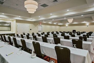 هتل Hilton Garden Inn Lincoln Downtown/haymarket