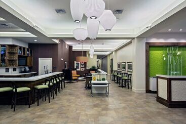 هتل Hilton Garden Inn Lincoln Downtown/haymarket