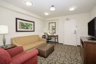 هتل Hilton Garden Inn Lincoln Downtown/haymarket