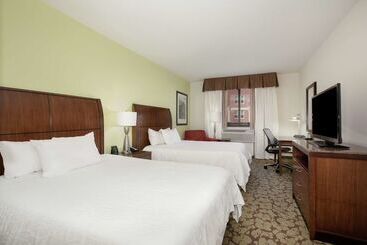 هتل Hilton Garden Inn Lincoln Downtown/haymarket