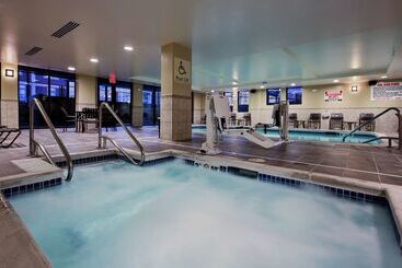 هتل Hilton Garden Inn Lincoln Downtown/haymarket