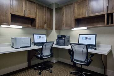 هتل Hilton Garden Inn Lincoln Downtown/haymarket