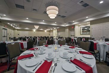 هتل Hilton Garden Inn Lincoln Downtown/haymarket