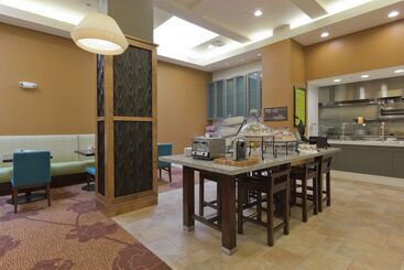 هتل Hilton Garden Inn Lincoln Downtown/haymarket