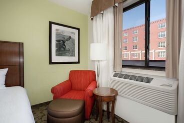 هتل Hilton Garden Inn Lincoln Downtown/haymarket