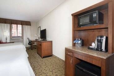 هتل Hilton Garden Inn Lincoln Downtown/haymarket