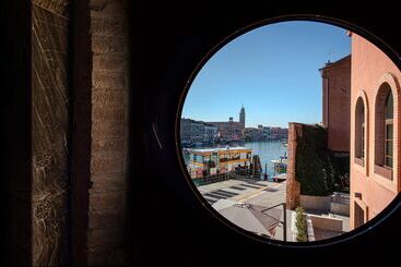 هتل Hyatt Centric Murano Venice