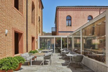 هتل Hyatt Centric Murano Venice