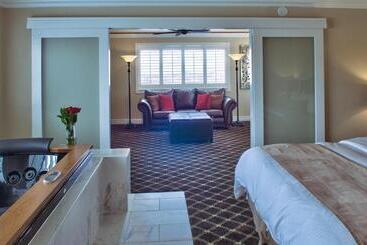 هتل Lovers Point Inn
