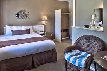 هتل Lovers Point Inn
