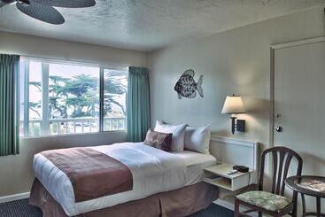 هتل Lovers Point Inn