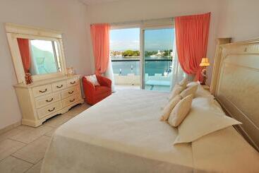 هتل Marina Banderas Suites