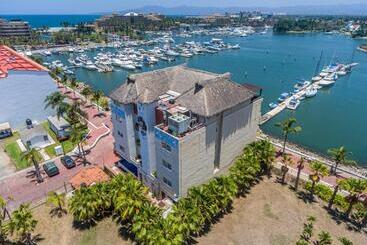 هتل Marina Banderas Suites