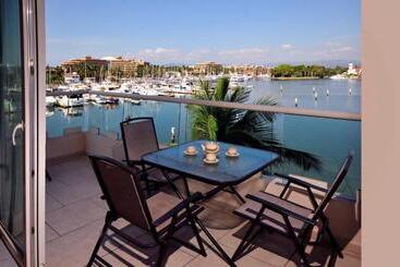 هتل Marina Banderas Suites