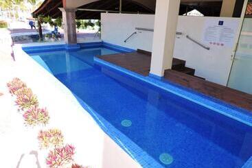 هتل Marina Banderas Suites